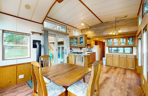 Belmont Cabin | Cozy cabin w/mountain view, close to skiing, dog friendly, firepit, deck, wifi