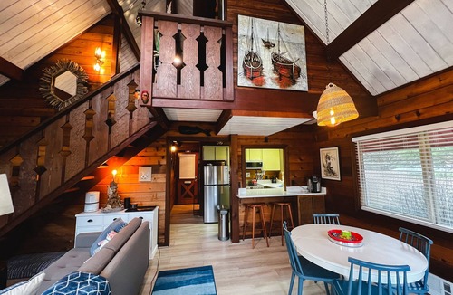 Long Beach Cabin | Cozy Cabin with 8 minute walk to the beach!
