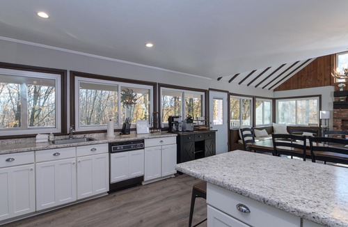 Stratton and Bromley Ski Areas House | Cozy cabin with Forest views - Minutes to Mountain