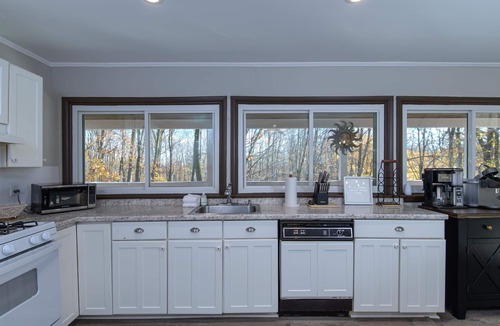 Stratton and Bromley Ski Areas House | Cozy cabin with Forest views - Minutes to Mountain