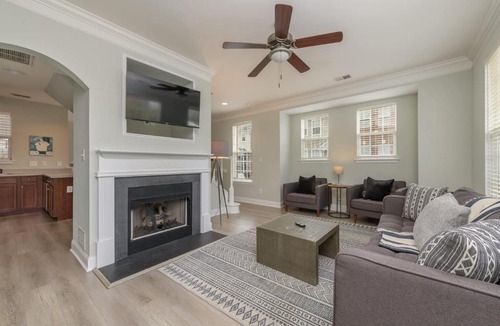 Cornelius House | Cozy Corner Townhome