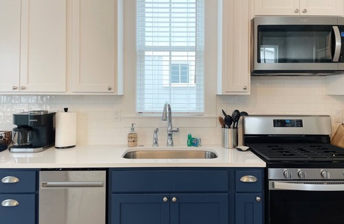 Seabrook Cottage | Cozy Cottage in Seabrook w/Private Hot Tub