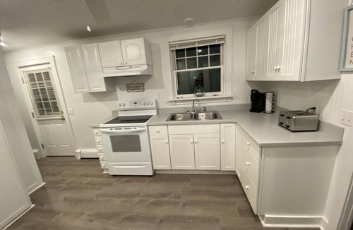 Snug Harbor Cottage | Cozy Cottage in Snug Harbor, minutes to the beach (pet friendly)