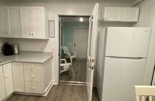Snug Harbor Cottage | Cozy Cottage in Snug Harbor, minutes to the beach (pet friendly)