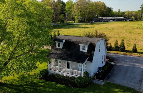 Hendersonville Cottage | Cozy Cottage located in an Apple Orchard - 5 mins from Downtown Hendersonville