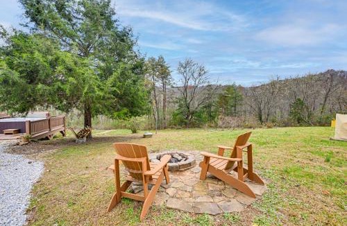 Whittier House | Cozy Couples Getaway w/Hot Tub: 'Fox Ridge Cabin'