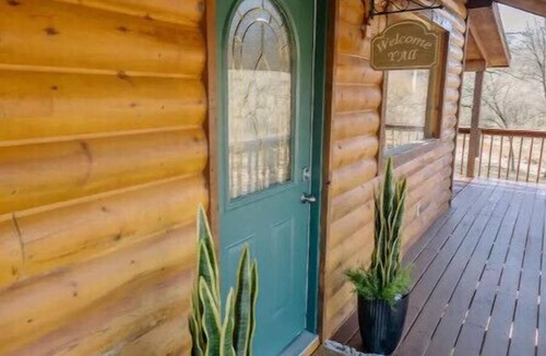 Powell Cabin | Cozy Creekside Cabin - Sleeps 6 - Perfect for campfires & making memories
