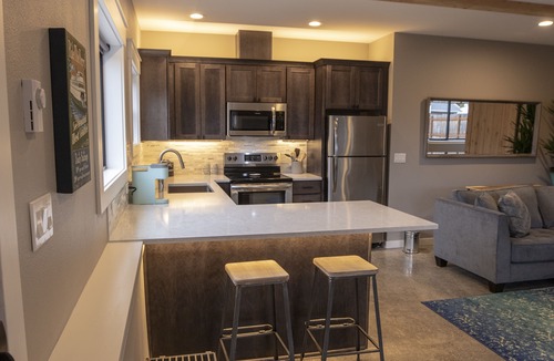 Genesee Apartment | Cozy Flat- WORLD CUP READY! FEW DATES AVAILABLE! Water taxi from Stadium.