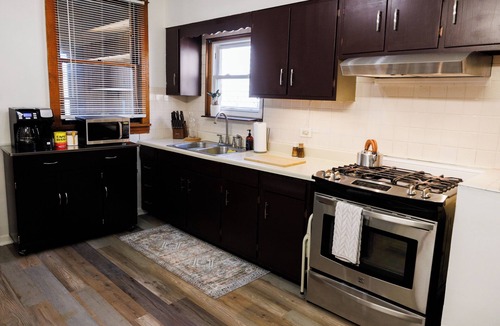 Chicago Apartment | Cozy Getaway Chicago Oasis in PortagePark 5 BD/3BR
