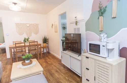 Bethel-Danebo House | Cozy Guesthouse Close to Parks, 20 min to U of O , 8 min to Airport