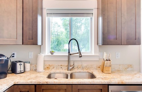 Hendersonville Cottage | Cozy Hendersonville Home .05mi to Acusta Trail
