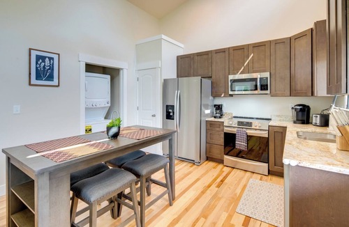 Hendersonville Cottage | Cozy Hendersonville Home .05mi to Acusta Trail