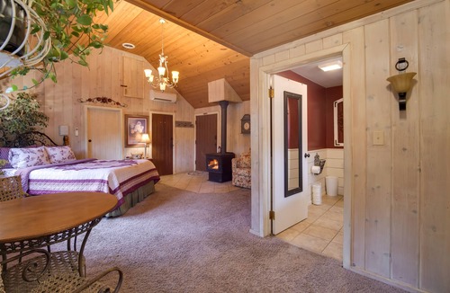 Wolf Creek Cabin | Cozy, Historic Wolf Creek Cabin Near Hiking