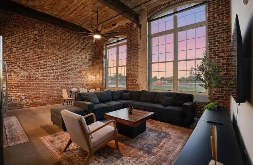 Judson Apartment | Cozy Industrial Abode