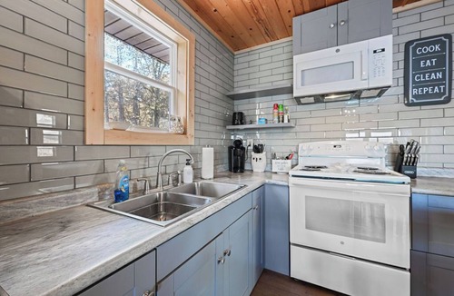 Pickerel Cabin | Cozy Lake Front Cabin
