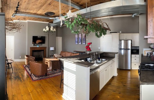 Lake Odessa Apartment | Cozy Lake Odessa Getaway Walk to the Water