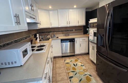 Fremont Cottage | Cozy Lakefront Cottage With Breathtaking Sunsets!
