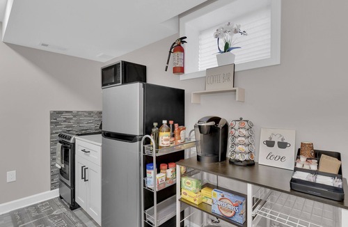 Northeast Apartment | Cozy Modern Beautiful Studio+Parking. Walk to DC Metro. Perfect for Long Stays!