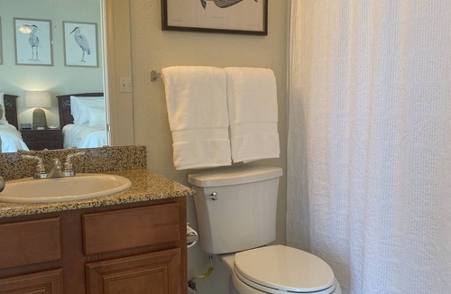 Afton House | Cozy Monkey Island Townhome - Pool - Gym - Walk To Marina/Lakeside Restaurant