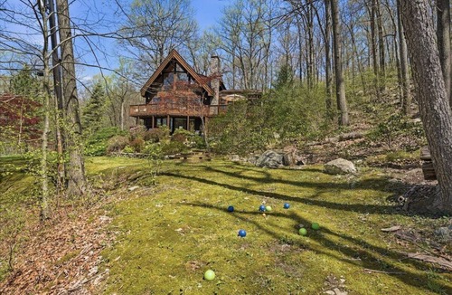 Garrison Ski Chalet | Cozy nature getaway 60 mins from NYC near WestPoint! Family Friendly with Piano!