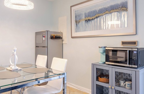 Herndon House | Cozy One-Bed Apartment in Heart of Herndon