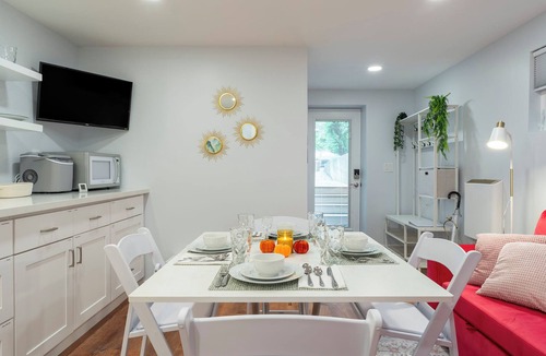 Seattle Apartment | Cozy One Bedroom Apt - Arboretum/Montlake, UW, Husky Stadium, UWMC, Madison Park
