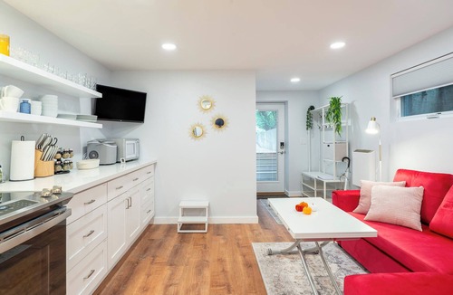 Seattle Apartment | Cozy One Bedroom Apt - Arboretum/Montlake, UW, Husky Stadium, UWMC, Madison Park