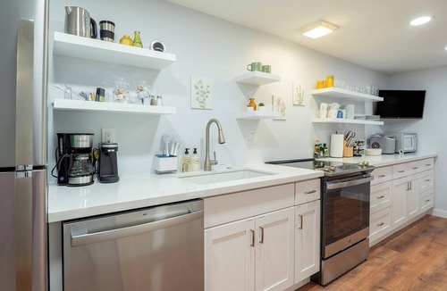 Seattle Apartment | Cozy One Bedroom Apt - Arboretum/Montlake, UW, Husky Stadium, UWMC, Madison Park