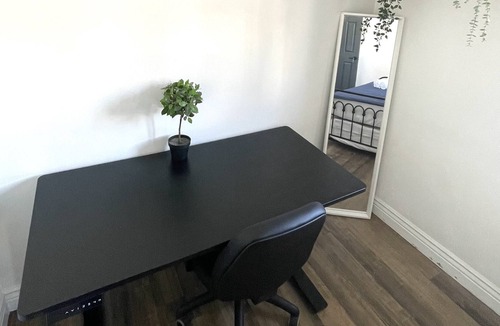 Novi House | Cozy Pet Friendly Home Near Walled Lake