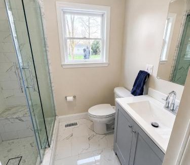 Hamden House | Cozy Private Queen Room 3 with Desk TV and WiFi near Yale