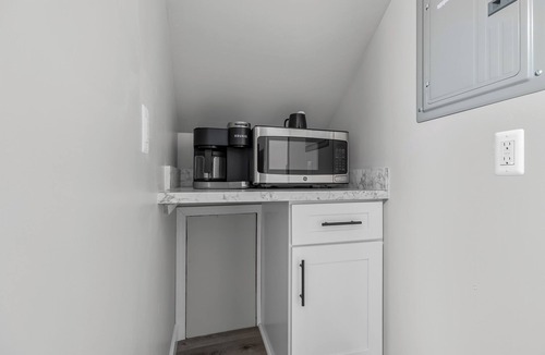 Mount Clemens Apartment | Cozy & Quiet Studio Flat in Historic Mount Clemens