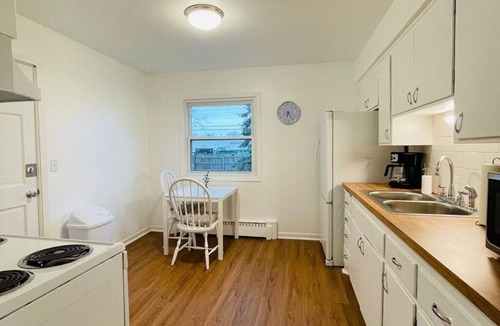 Monona Apartment | Cozy Recently-Renovated Unit 15 Minutes From Downtown