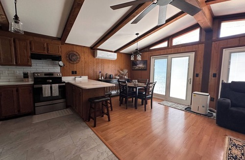 Aldenville House | Cozy, relaxing, 3-bedroom home on lake Ponderosa with AC in serene Honesdale