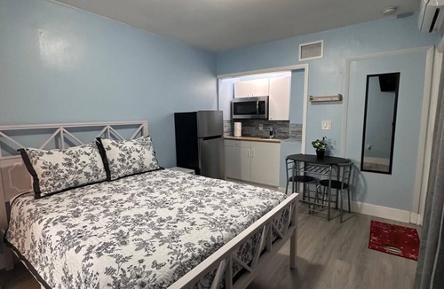 West Little Havana Bed & Breakfast | Cozy room close to everything 5min to the airport