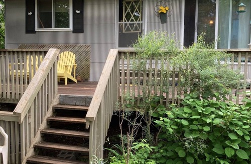 Gravenhurst Cabin | Cozy rustic private cottage 1 minute to beach