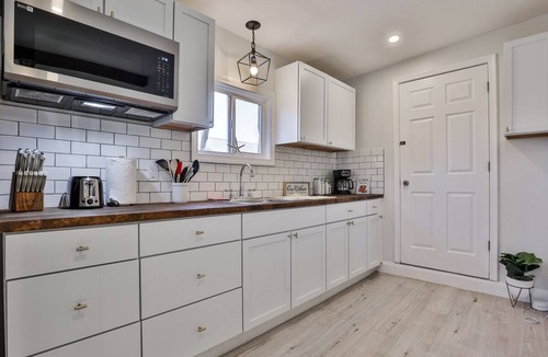 Salem Apartment | Cozy Salem Studio Near Tuscan Village & Boston
