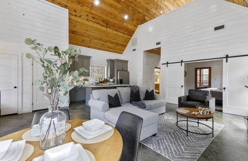 Pickens Cabin | Cozy serene couples cabin w Hot Tub/great location
