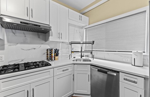 Nonantum Apartment | Cozy&Spacious 6Br home in Newton + Parking