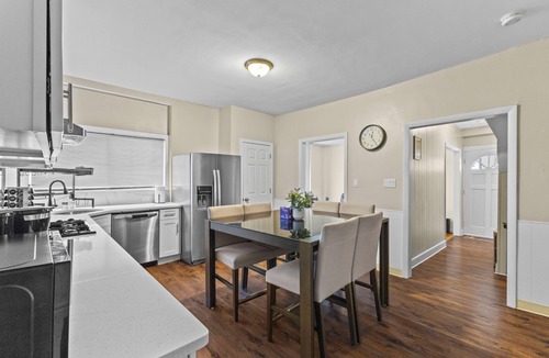 Nonantum Apartment | Cozy&Spacious 6Br home in Newton + Parking