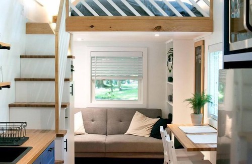 East Mount Airy Cabin | Cozy Tiny House within Historic Botanical Gardens in Philadelphia, Pennsylvania