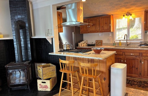 Windham House | Cozy, Tranquil Lakefront Retreat