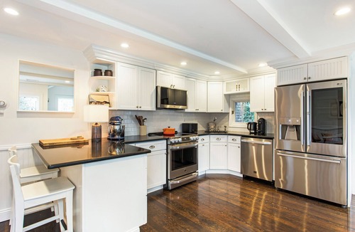 Brookhaven House | Cozy two-bedroom cottage in Long Island's bucolic Brookhaven Hamlet
