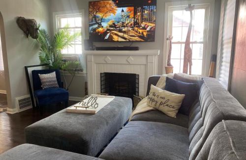Cleveland Heights Apartment | Cozy, Upstairs Apartment Pets Welcome with fee Family Friendly Close to Everything
