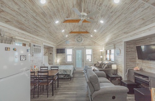 Orleans Cabin | Cozy Waterfront Cabin on Big Spirit Lake