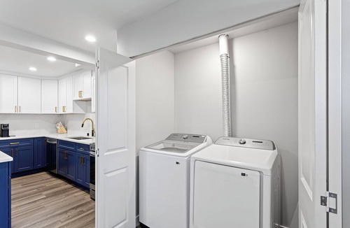 Des Moines House | Cozy Waterfront Stay – 2BR Just Minutes from Local Eats & Marina Life