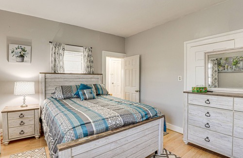 West Haven Apartment | Cozy West Haven Condo w/ Views, Walk to Beach!