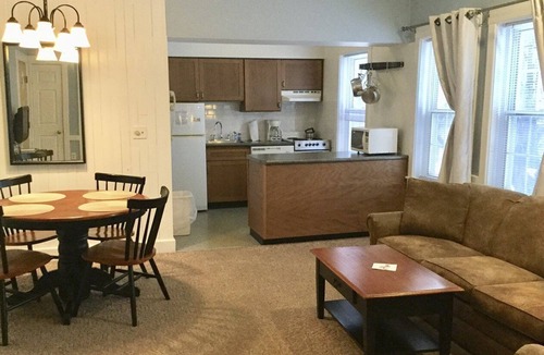 Wilmington Apartment | Crafts Inn with ensuite kitchen, pool, hottub, sauna