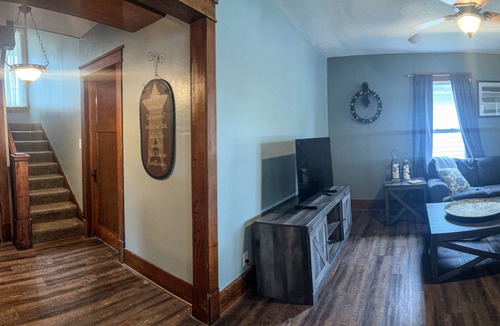 Arcadia House | Craftsman Cottage Charming 4 Bedroom 1.5 bath Home