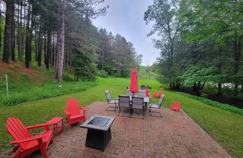 Lake Leelanau Cottage | Creekside Private 2 Bedroom Ranch on 3 Acres