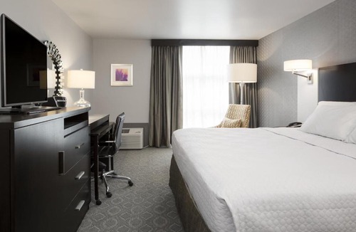 Burr Ridge Hotel | Crowne Plaza Chicago SW - Burr Ridge by IHG